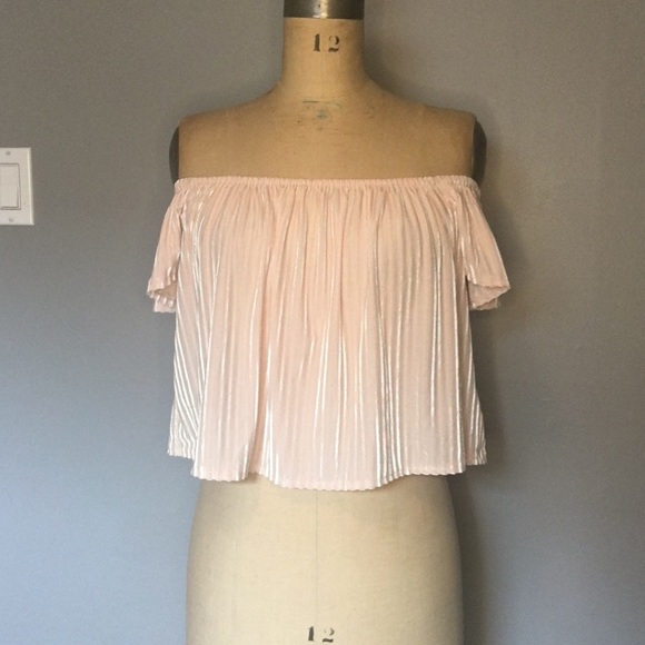 Forever 21 Tops - Forever 21 velvet off the shoulder top